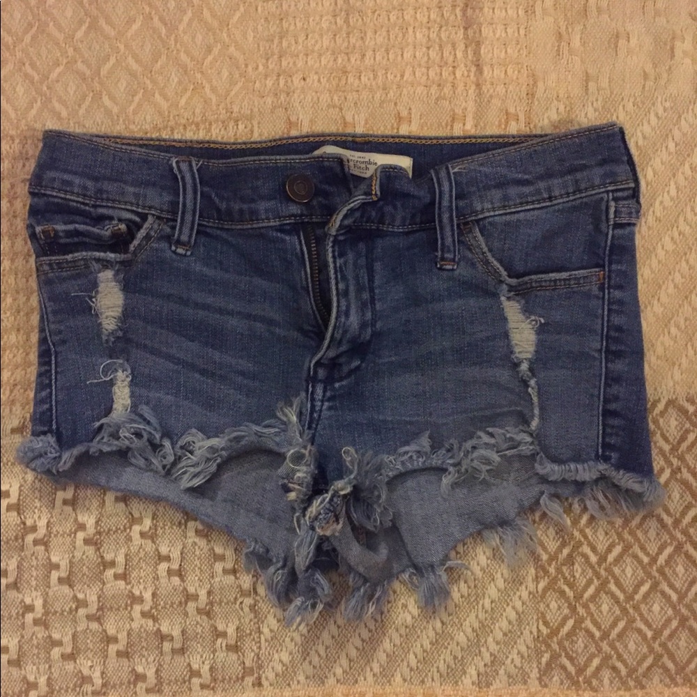 Abercrombie & Fitch 00 frayed short shorts